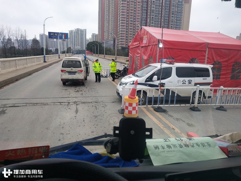 除了医护人员还有谁往武汉疫区冲?还有卡车司机,他们才是幕后英雄 - 第8张 - 提加商用车网 除了医护人员还有谁往武汉疫区冲?还有卡车司机,他们才是幕后英雄 - 第8张