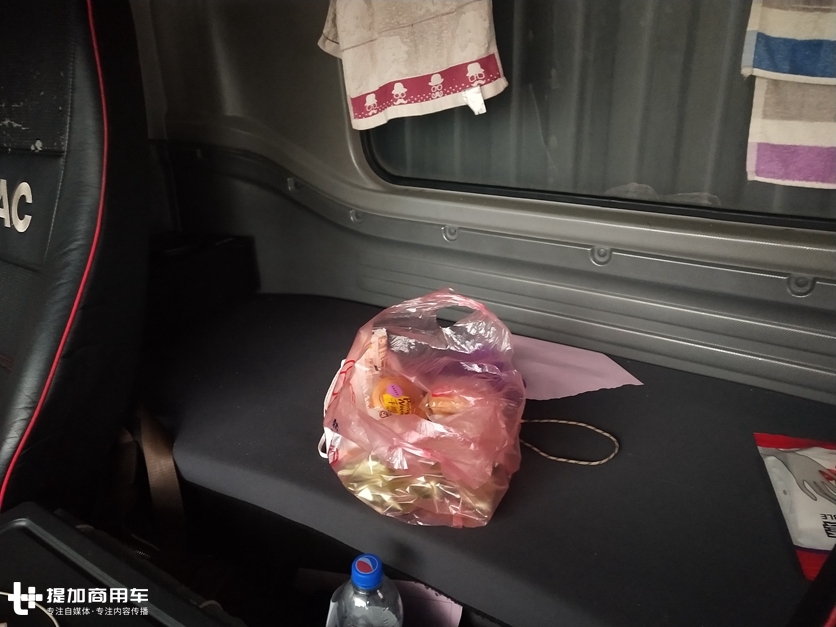 除了医护人员还有谁往武汉疫区冲?还有卡车司机,他们才是幕后英雄 - 第10张 - 提加商用车网 除了医护人员还有谁往武汉疫区冲?还有卡车司机,他们才是幕后英雄 - 第10张