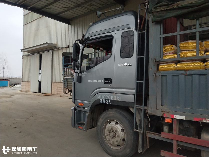 除了医护人员还有谁往武汉疫区冲?还有卡车司机,他们才是幕后英雄 - 第5张 - 提加商用车网 除了医护人员还有谁往武汉疫区冲?还有卡车司机,他们才是幕后英雄 - 第5张