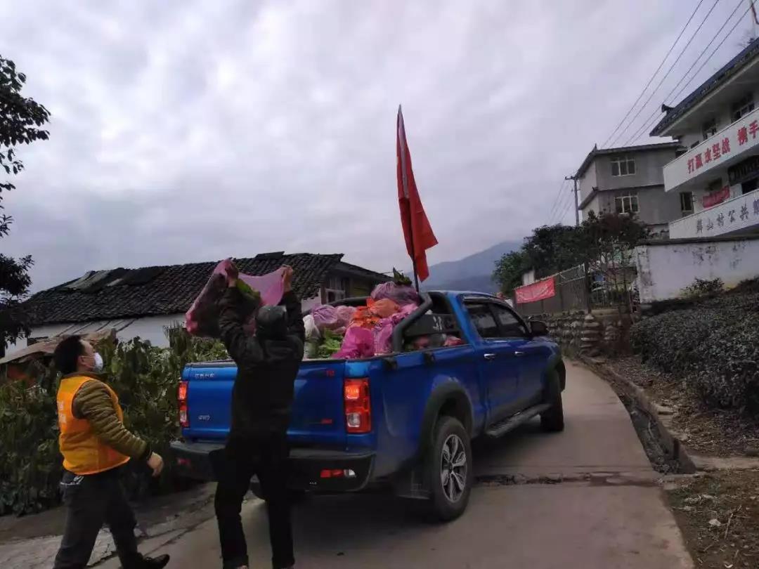 自费捐献蔬菜送物资 江淮皮卡车友爱心行丨共同战“疫”为爱出发 - 第1张 - 提加商用车网 自费捐献蔬菜送物资 江淮皮卡车友爱心行丨共同战“疫”为爱出发 - 第1张