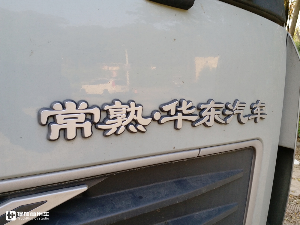 银行押运钦点品牌，标配防弹玻璃，即将退役的沃尔沃FL250卡车实拍 - 第3张