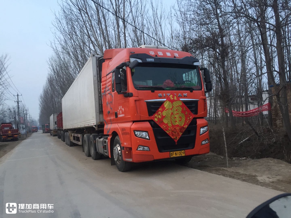沃尔沃、斯堪尼亚随处可见，国产也都是高端卡车，带您逛鲁西最大的冷链物流园 - 第16张