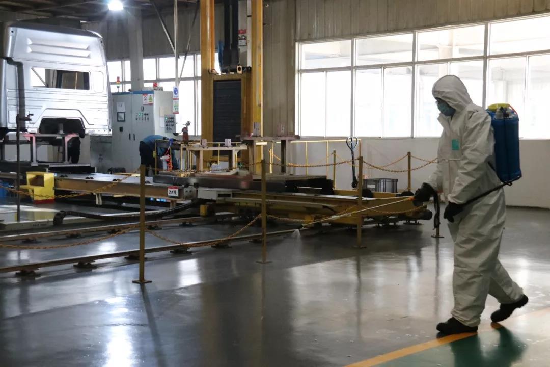 豪瀚重卡单日下线平均150台，中国重汽济宁商用车公司全力以赴完成订单 - 第3张