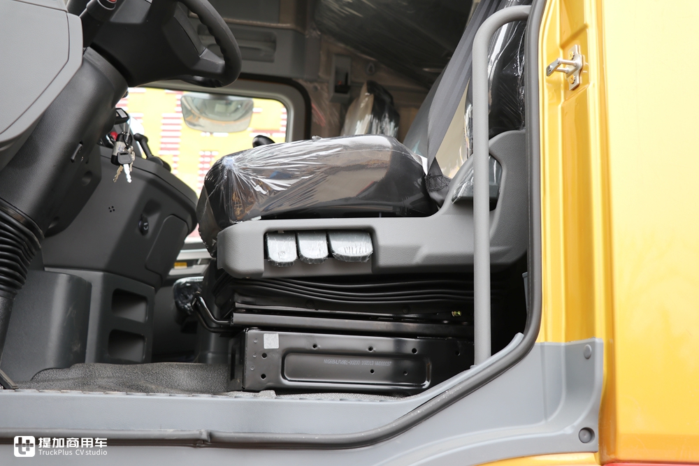 国产重卡的后起之秀,高顶驾驶室纯平底板,徐工汉风G9牵引车实拍 - 第14张 - 提加商用车网 国产重卡的后起之秀,高顶驾驶室纯平底板,徐工汉风G9牵引车实拍 - 第14张