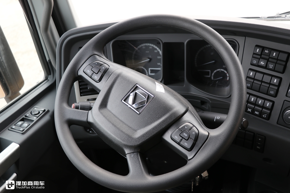 国产重卡的后起之秀,高顶驾驶室纯平底板,徐工汉风G9牵引车实拍 - 第15张 - 提加商用车网 国产重卡的后起之秀,高顶驾驶室纯平底板,徐工汉风G9牵引车实拍 - 第15张