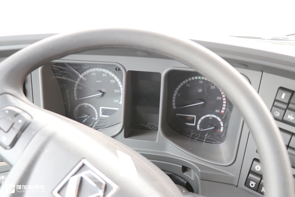 国产重卡的后起之秀,高顶驾驶室纯平底板,徐工汉风G9牵引车实拍 - 第16张 - 提加商用车网 国产重卡的后起之秀,高顶驾驶室纯平底板,徐工汉风G9牵引车实拍 - 第16张