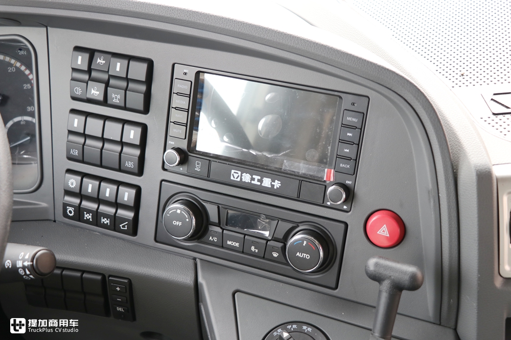 国产重卡的后起之秀,高顶驾驶室纯平底板,徐工汉风G9牵引车实拍 - 第17张 - 提加商用车网 国产重卡的后起之秀,高顶驾驶室纯平底板,徐工汉风G9牵引车实拍 - 第17张
