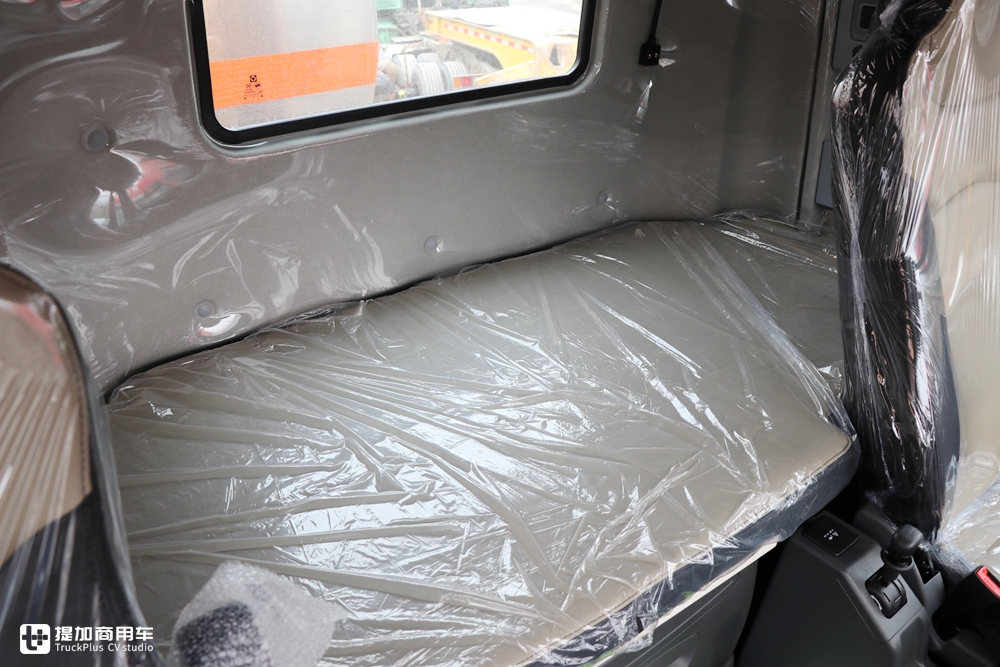 国产重卡的后起之秀,高顶驾驶室纯平底板,徐工汉风G9牵引车实拍 - 第22张 - 提加商用车网 国产重卡的后起之秀,高顶驾驶室纯平底板,徐工汉风G9牵引车实拍 - 第22张