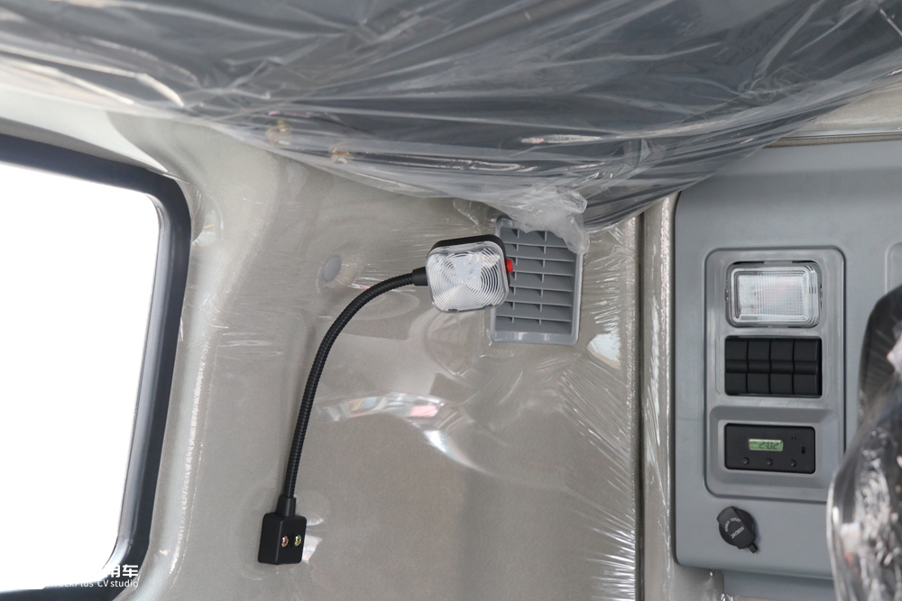 国产重卡的后起之秀,高顶驾驶室纯平底板,徐工汉风G9牵引车实拍 - 第24张 - 提加商用车网 国产重卡的后起之秀,高顶驾驶室纯平底板,徐工汉风G9牵引车实拍 - 第24张