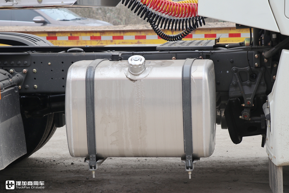 国产重卡的后起之秀,高顶驾驶室纯平底板,徐工汉风G9牵引车实拍 - 第30张 - 提加商用车网 国产重卡的后起之秀,高顶驾驶室纯平底板,徐工汉风G9牵引车实拍 - 第30张