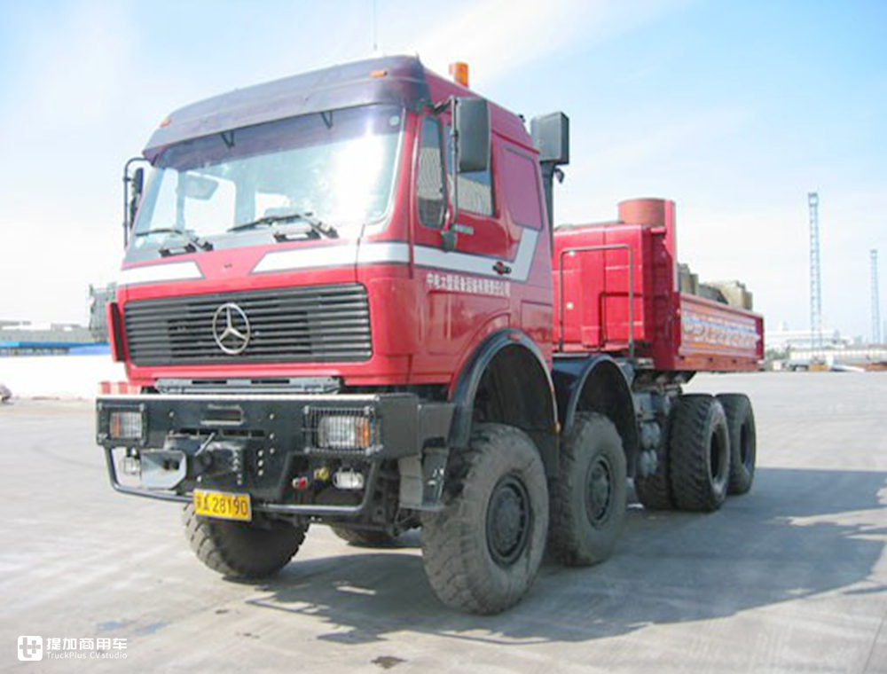 当年国家建设的主力军，排量达惊人的18升，实拍奔驰NG4850大件车 - 第2张