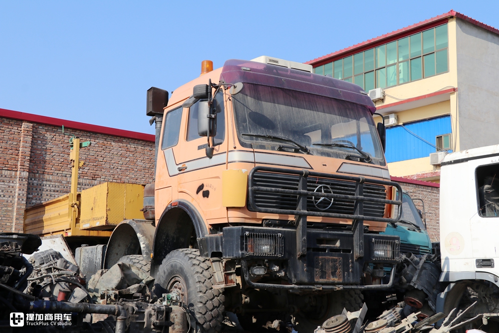 当年国家建设的主力军，排量达惊人的18升，实拍奔驰NG4850大件车 - 第8张