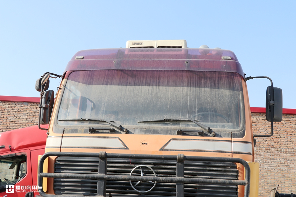 当年国家建设的主力军，排量达惊人的18升，实拍奔驰NG4850大件车 - 第10张