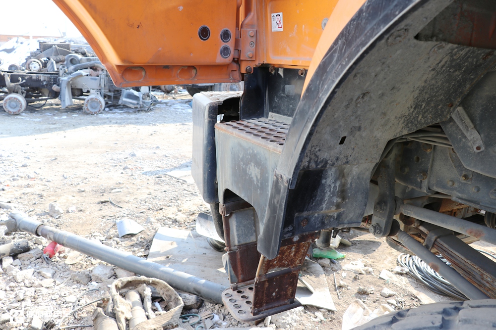 当年国家建设的主力军，排量达惊人的18升，实拍奔驰NG4850大件车 - 第14张