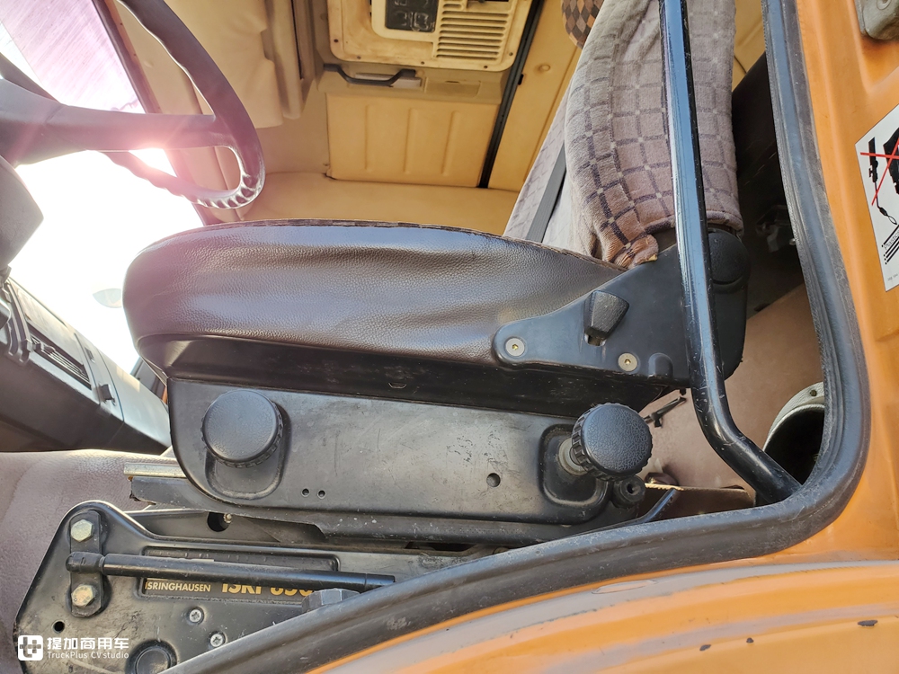 当年国家建设的主力军，排量达惊人的18升，实拍奔驰NG4850大件车 - 第16张