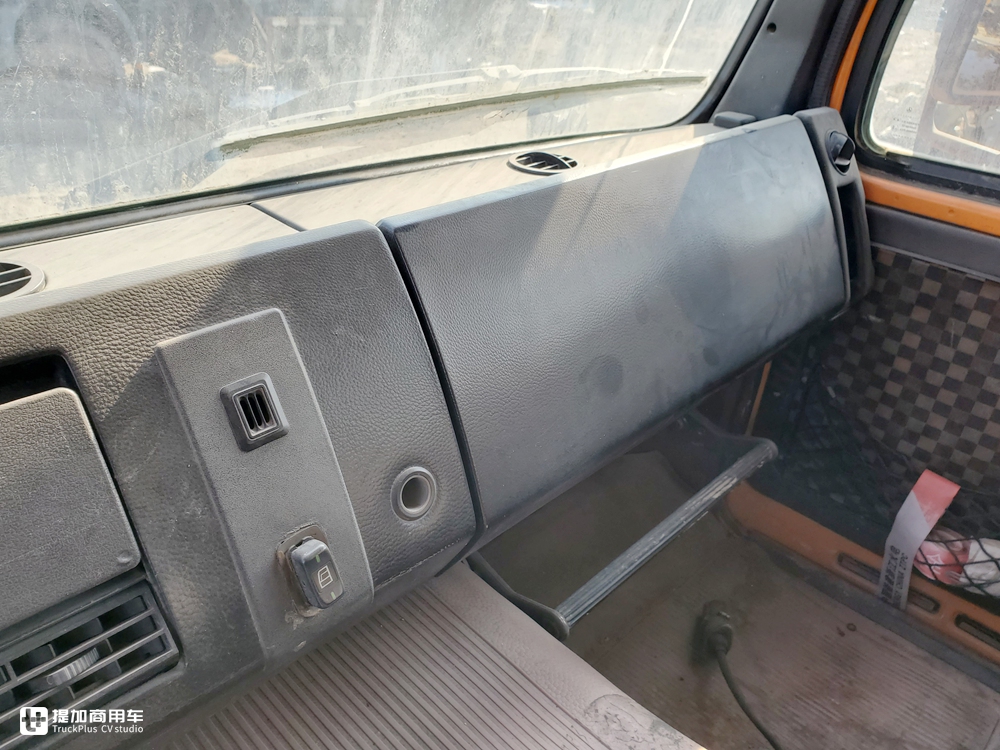 当年国家建设的主力军，排量达惊人的18升，实拍奔驰NG4850大件车 - 第24张