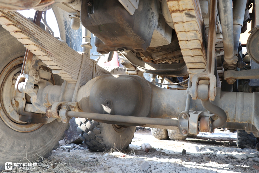 当年国家建设的主力军，排量达惊人的18升，实拍奔驰NG4850大件车 - 第32张