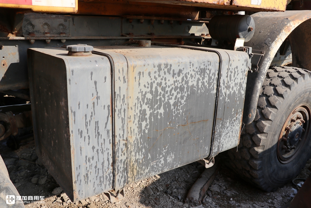 当年国家建设的主力军，排量达惊人的18升，实拍奔驰NG4850大件车 - 第36张