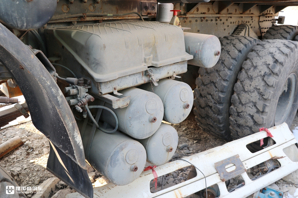 当年国家建设的主力军，排量达惊人的18升，实拍奔驰NG4850大件车 - 第37张