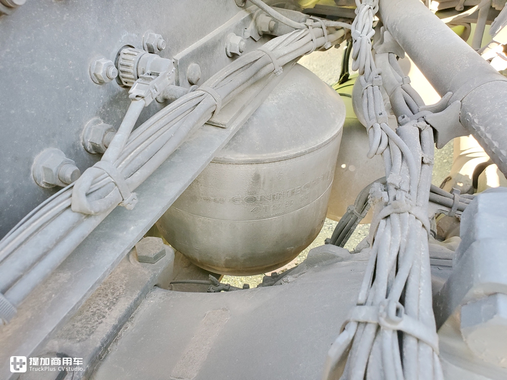 在国内走量的进口卡车,看配置还没有如今的国产车好,已退役的奔驰AXOR牵引车实拍 - 第35张 - 提加商用车网 在国内走量的进口卡车,看配置还没有如今的国产车好,已退役的奔驰AXOR牵引车实拍 - 第35张