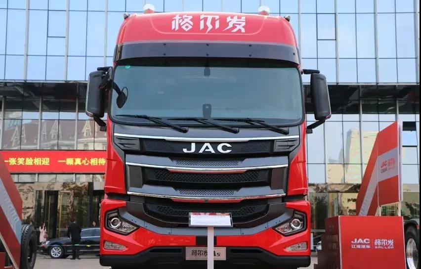 高速物流首选,黄金动力加成,带您看格尔发旗舰版自动挡牵引车 - 第1张 - 提加商用车网 高速物流首选,黄金动力加成,带您看格尔发旗舰版自动挡牵引车 - 第1张