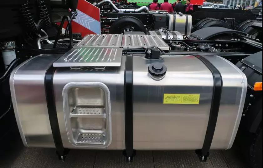 高速物流首选,黄金动力加成,带您看格尔发旗舰版自动挡牵引车 - 第6张 - 提加商用车网 高速物流首选,黄金动力加成,带您看格尔发旗舰版自动挡牵引车 - 第6张