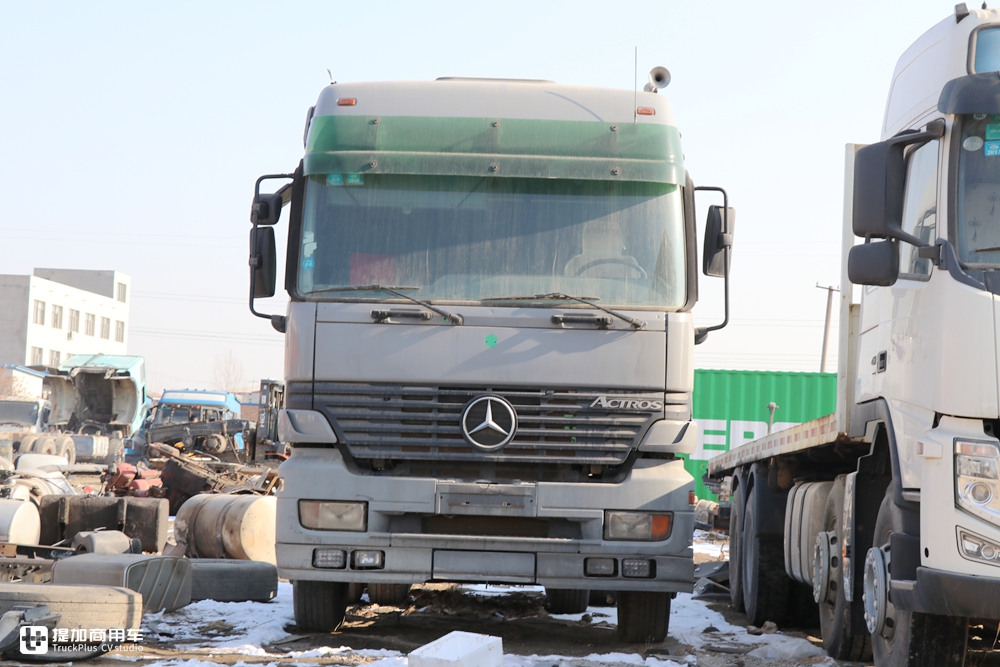 20年前这辆卡车就是自动挡,实拍奔驰第一代阿克托斯牵引车 - 第4张 - 提加商用车网 20年前这辆卡车就是自动挡,实拍奔驰第一代阿克托斯牵引车 - 第4张
