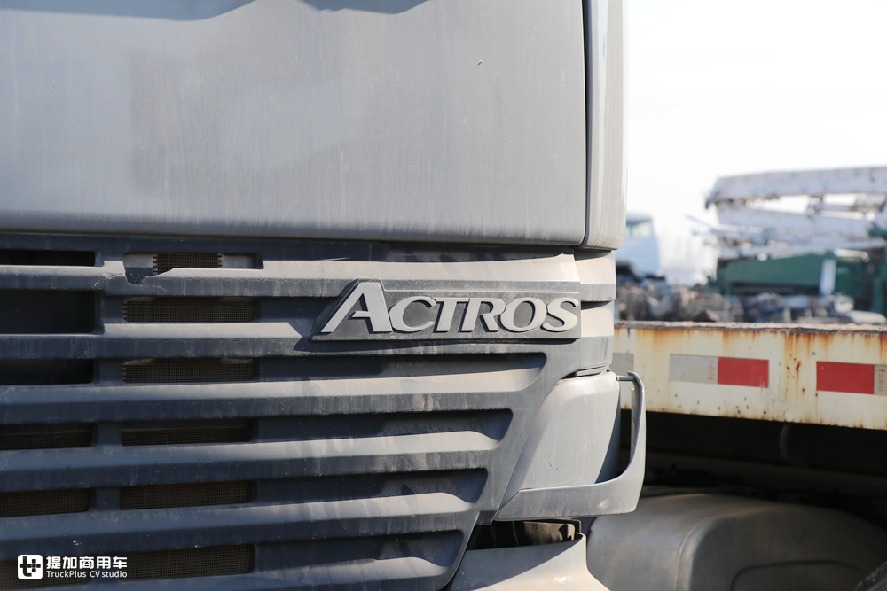 20年前这辆卡车就是自动挡,实拍奔驰第一代阿克托斯牵引车 - 第9张 - 提加商用车网 20年前这辆卡车就是自动挡,实拍奔驰第一代阿克托斯牵引车 - 第9张