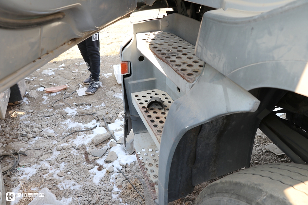 20年前这辆卡车就是自动挡,实拍奔驰第一代阿克托斯牵引车 - 第14张 - 提加商用车网 20年前这辆卡车就是自动挡,实拍奔驰第一代阿克托斯牵引车 - 第14张