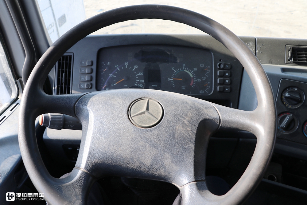 20年前这辆卡车就是自动挡,实拍奔驰第一代阿克托斯牵引车 - 第19张 - 提加商用车网 20年前这辆卡车就是自动挡,实拍奔驰第一代阿克托斯牵引车 - 第19张