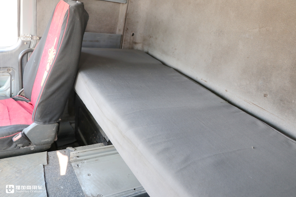 20年前这辆卡车就是自动挡,实拍奔驰第一代阿克托斯牵引车 - 第25张 - 提加商用车网 20年前这辆卡车就是自动挡,实拍奔驰第一代阿克托斯牵引车 - 第25张