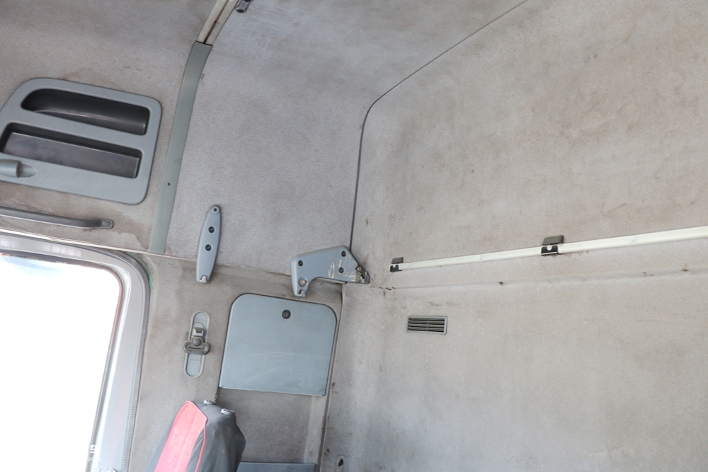 20年前这辆卡车就是自动挡,实拍奔驰第一代阿克托斯牵引车 - 第26张 - 提加商用车网 20年前这辆卡车就是自动挡,实拍奔驰第一代阿克托斯牵引车 - 第26张