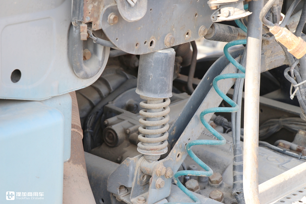 20年前这辆卡车就是自动挡,实拍奔驰第一代阿克托斯牵引车 - 第27张 - 提加商用车网 20年前这辆卡车就是自动挡,实拍奔驰第一代阿克托斯牵引车 - 第27张