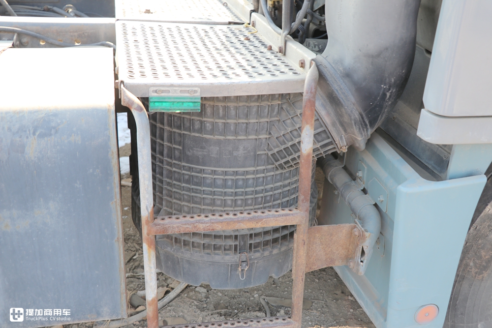 20年前这辆卡车就是自动挡,实拍奔驰第一代阿克托斯牵引车 - 第30张 - 提加商用车网 20年前这辆卡车就是自动挡,实拍奔驰第一代阿克托斯牵引车 - 第30张