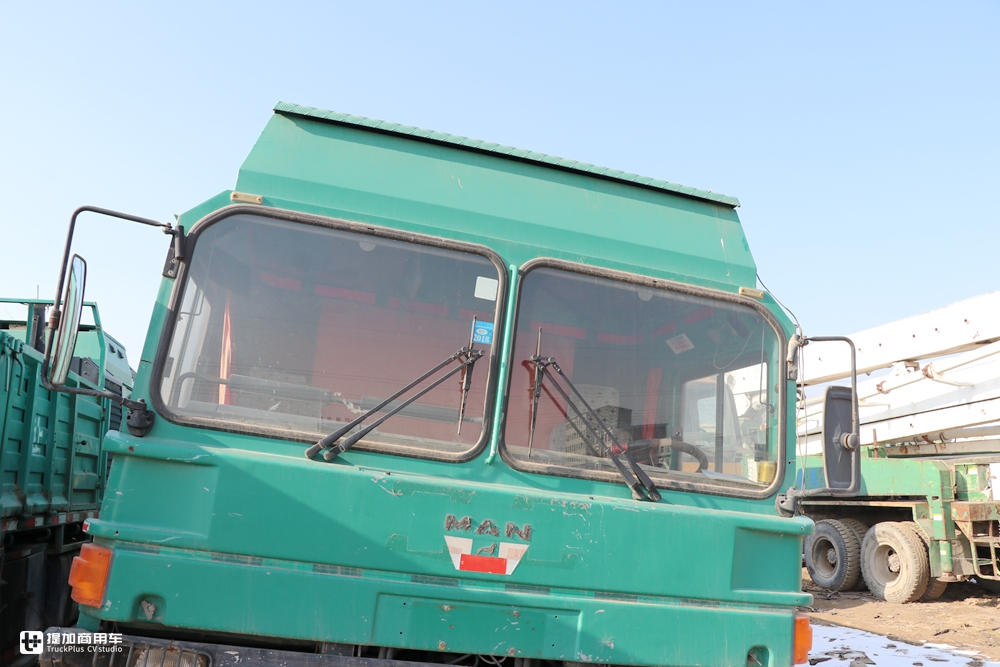 西北油田里最硬核卡车，上世纪90年代引进，曼LX90型越野卡车实拍 - 第4张
