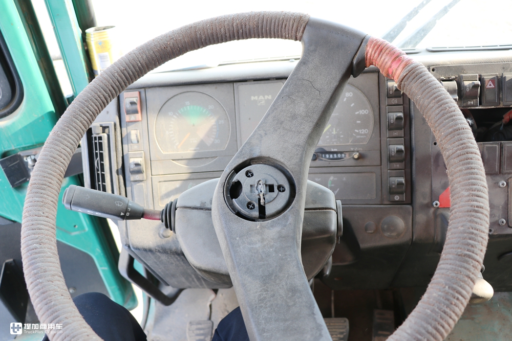 西北油田里最硬核卡车，上世纪90年代引进，曼LX90型越野卡车实拍 - 第10张