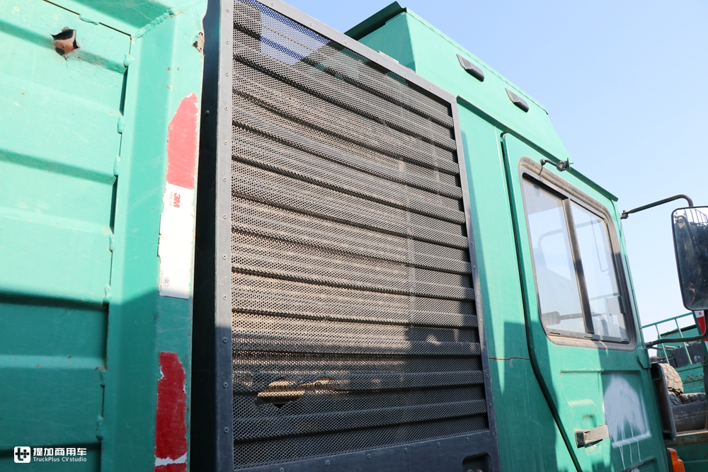 西北油田里最硬核卡车，上世纪90年代引进，曼LX90型越野卡车实拍 - 第21张
