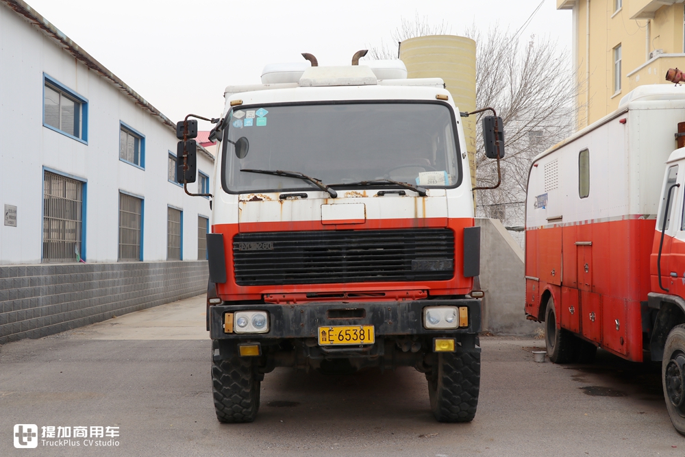 奔驰技术走进国内的第一批卡车，实拍在油田服役近20年的北奔卡车 - 第7张