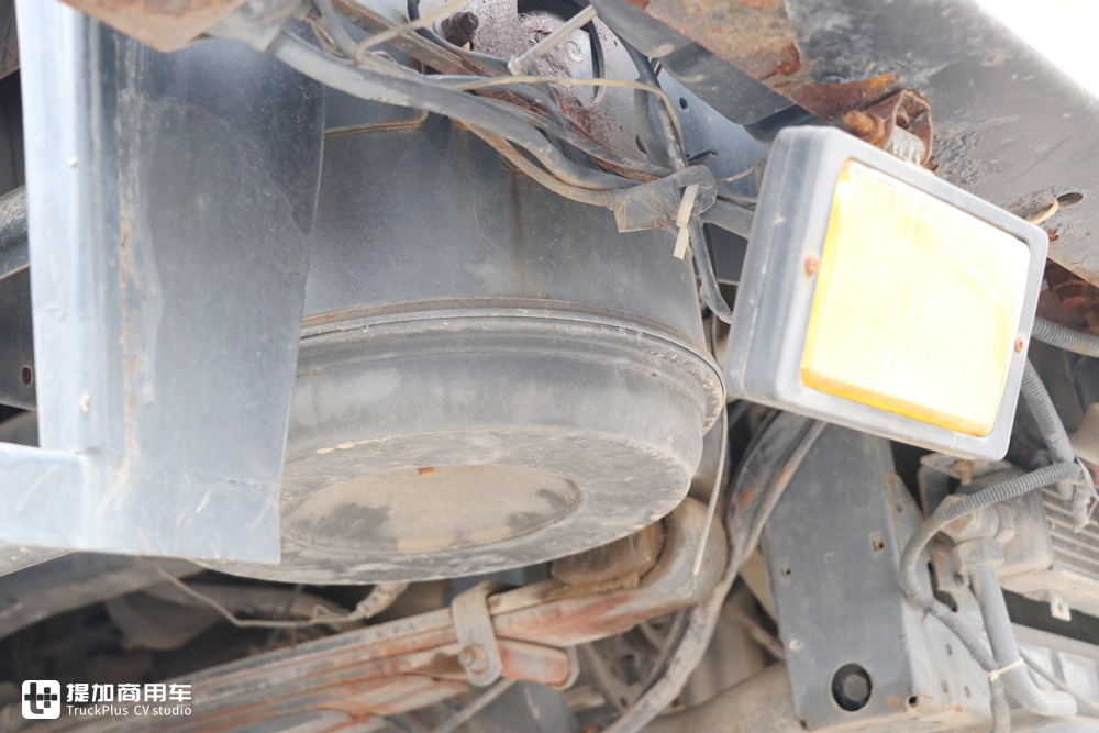 奔驰技术走进国内的第一批卡车,实拍在油田服役近20年的北奔卡车 - 第12张 - 提加商用车网 奔驰技术走进国内的第一批卡车,实拍在油田服役近20年的北奔卡车 - 第12张