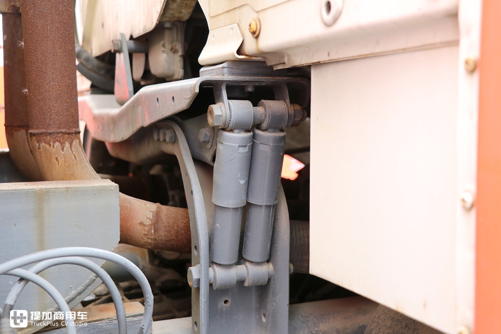 奔驰技术走进国内的第一批卡车,实拍在油田服役近20年的北奔卡车 - 第14张 - 提加商用车网 奔驰技术走进国内的第一批卡车,实拍在油田服役近20年的北奔卡车 - 第14张