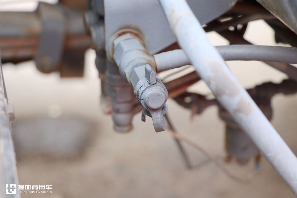 奔驰技术走进国内的第一批卡车,实拍在油田服役近20年的北奔卡车 - 第17张 - 提加商用车网 奔驰技术走进国内的第一批卡车,实拍在油田服役近20年的北奔卡车 - 第17张