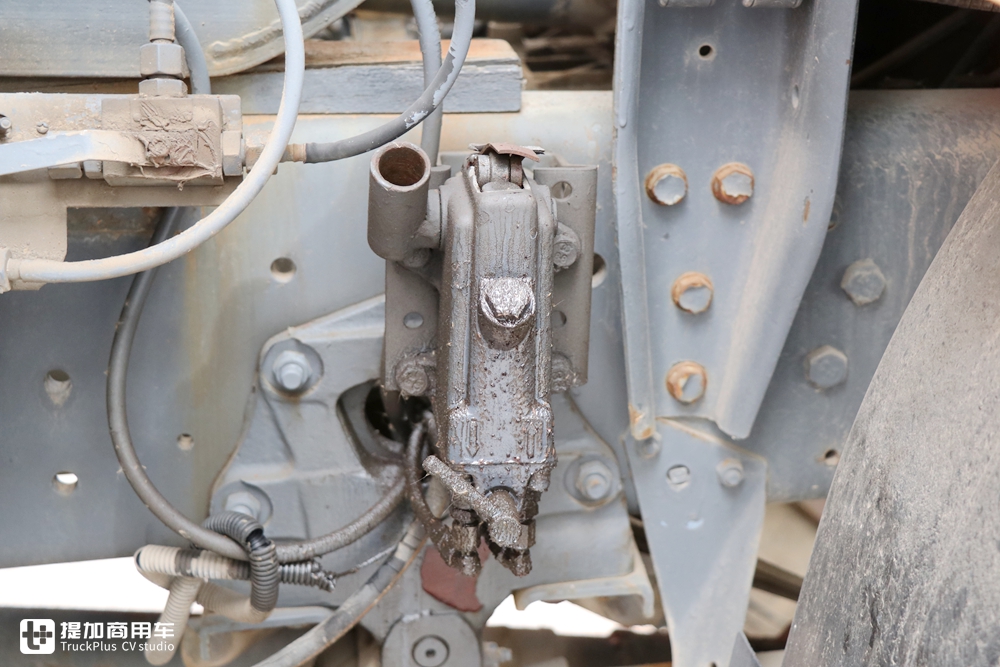 奔驰技术走进国内的第一批卡车,实拍在油田服役近20年的北奔卡车 - 第18张 - 提加商用车网 奔驰技术走进国内的第一批卡车,实拍在油田服役近20年的北奔卡车 - 第18张