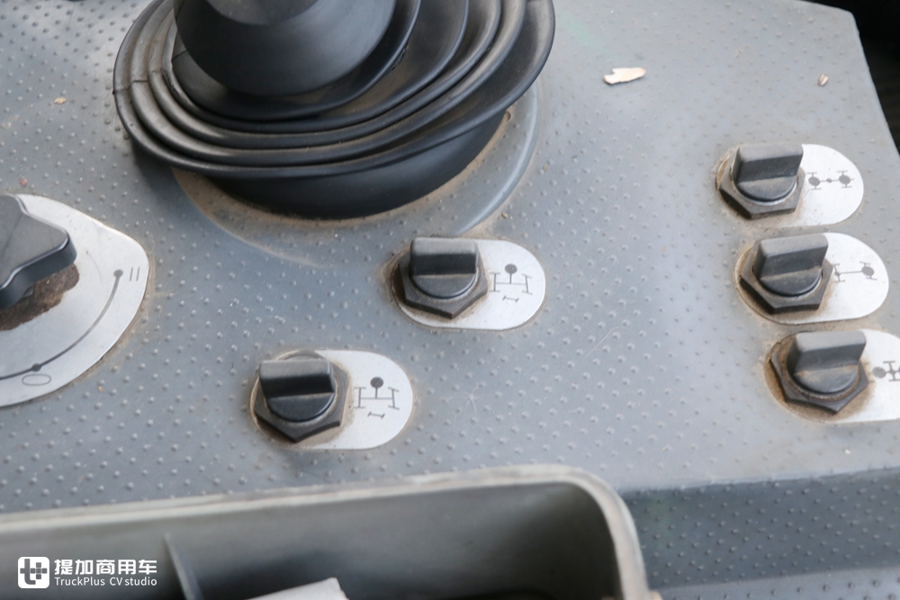 奔驰技术走进国内的第一批卡车,实拍在油田服役近20年的北奔卡车 - 第30张 - 提加商用车网 奔驰技术走进国内的第一批卡车,实拍在油田服役近20年的北奔卡车 - 第30张