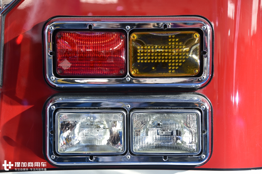 少见的美国大力消防车实拍,国内服役超过10年,现在看配置依然前沿 - 第5张 - 提加商用车网 少见的美国大力消防车实拍,国内服役超过10年,现在看配置依然前沿 - 第5张