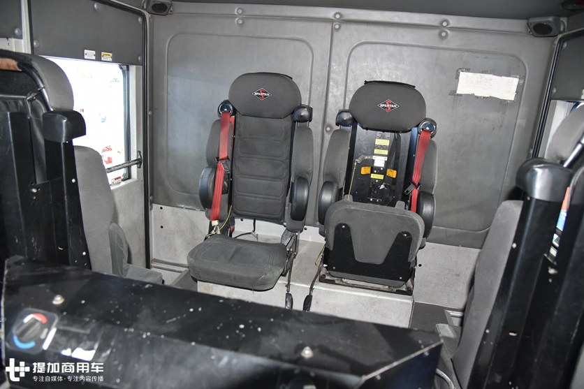 少见的美国大力消防车实拍,国内服役超过10年,现在看配置依然前沿 - 第13张 - 提加商用车网 少见的美国大力消防车实拍,国内服役超过10年,现在看配置依然前沿 - 第13张