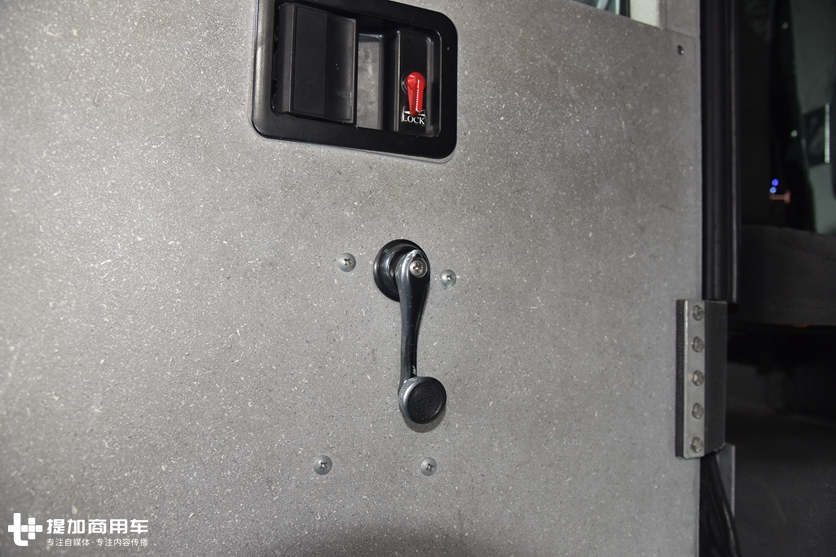 少见的美国大力消防车实拍,国内服役超过10年,现在看配置依然前沿 - 第15张 - 提加商用车网 少见的美国大力消防车实拍,国内服役超过10年,现在看配置依然前沿 - 第15张