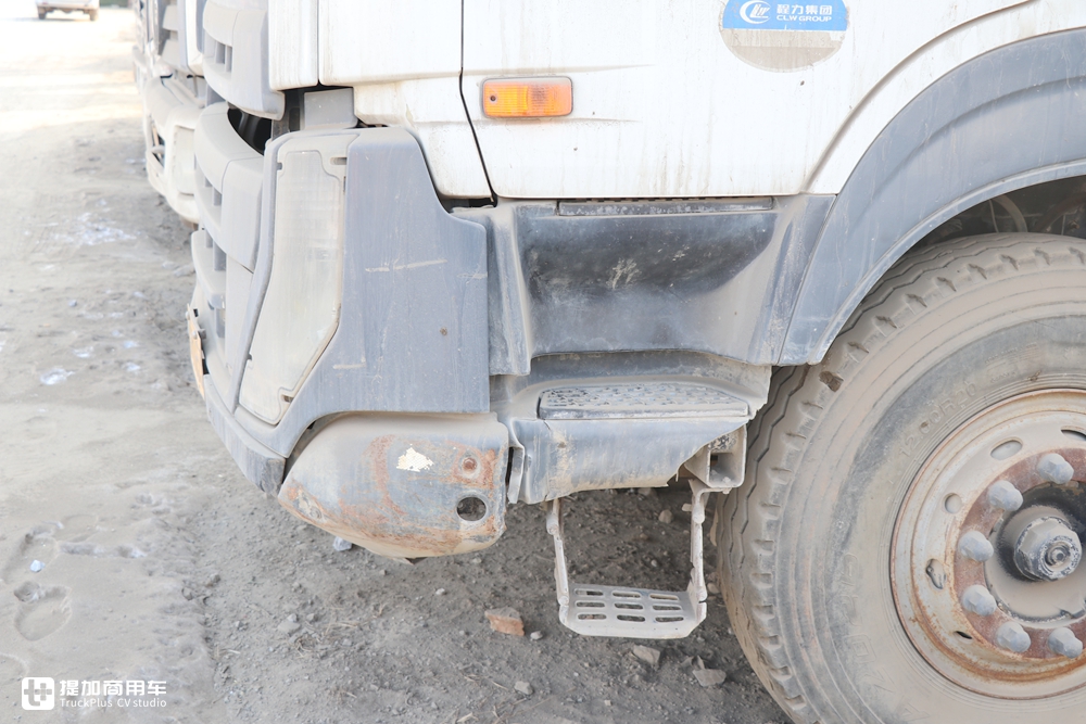 实拍日产柴酷腾搅拌车,集欧日技术的高端重卡却在“吃灰” - 第12张 - 提加商用车网 实拍日产柴酷腾搅拌车,集欧日技术的高端重卡却在“吃灰” - 第12张