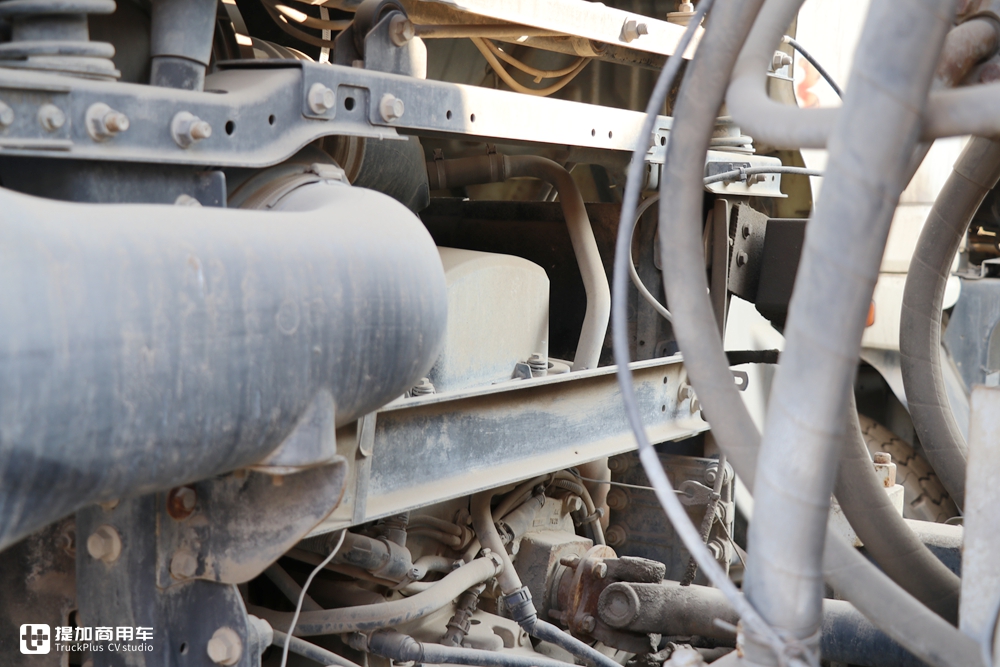 实拍日产柴酷腾搅拌车,集欧日技术的高端重卡却在“吃灰” - 第14张 - 提加商用车网 实拍日产柴酷腾搅拌车,集欧日技术的高端重卡却在“吃灰” - 第14张