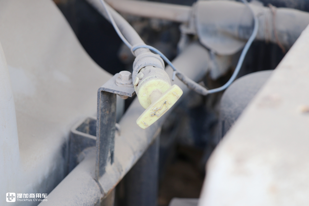 实拍日产柴酷腾搅拌车,集欧日技术的高端重卡却在“吃灰” - 第16张 - 提加商用车网 实拍日产柴酷腾搅拌车,集欧日技术的高端重卡却在“吃灰” - 第16张