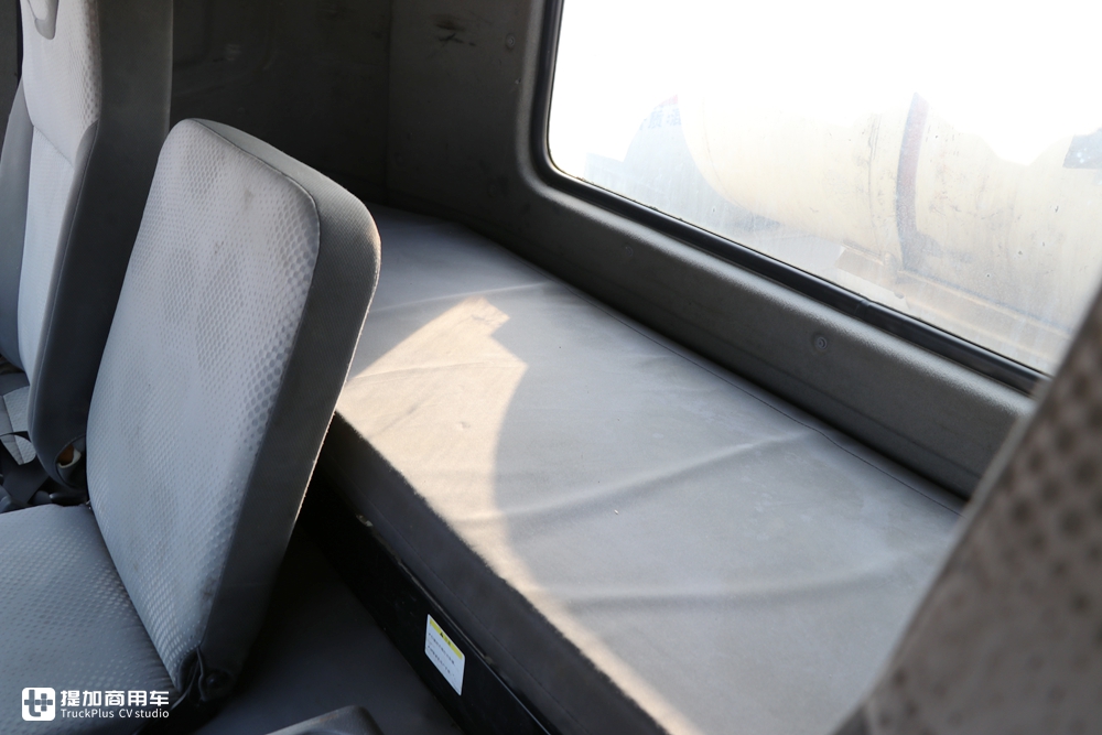 实拍日产柴酷腾搅拌车,集欧日技术的高端重卡却在“吃灰” - 第29张 - 提加商用车网 实拍日产柴酷腾搅拌车,集欧日技术的高端重卡却在“吃灰” - 第29张